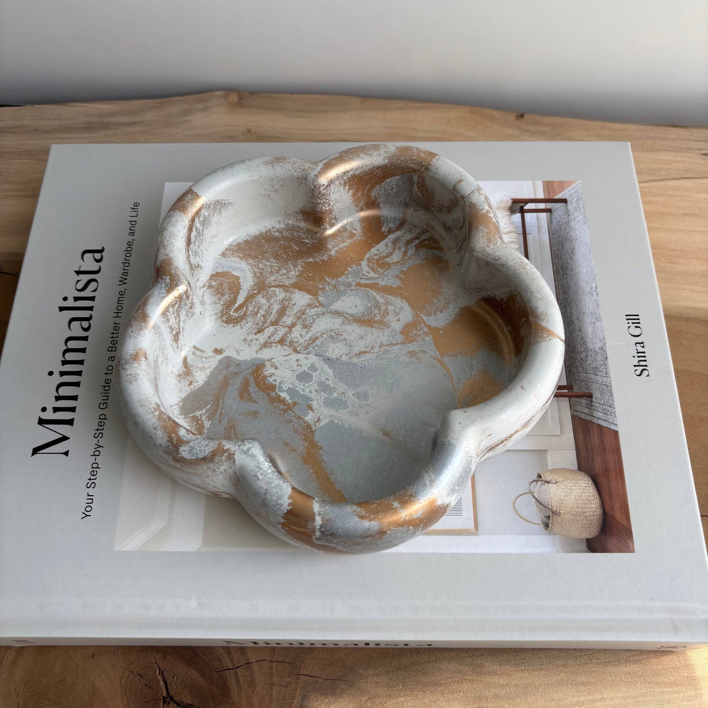 Petal - Floral Shape Dish | Jewelry Storage | Concrete Dish: Off-White Gold & Silver