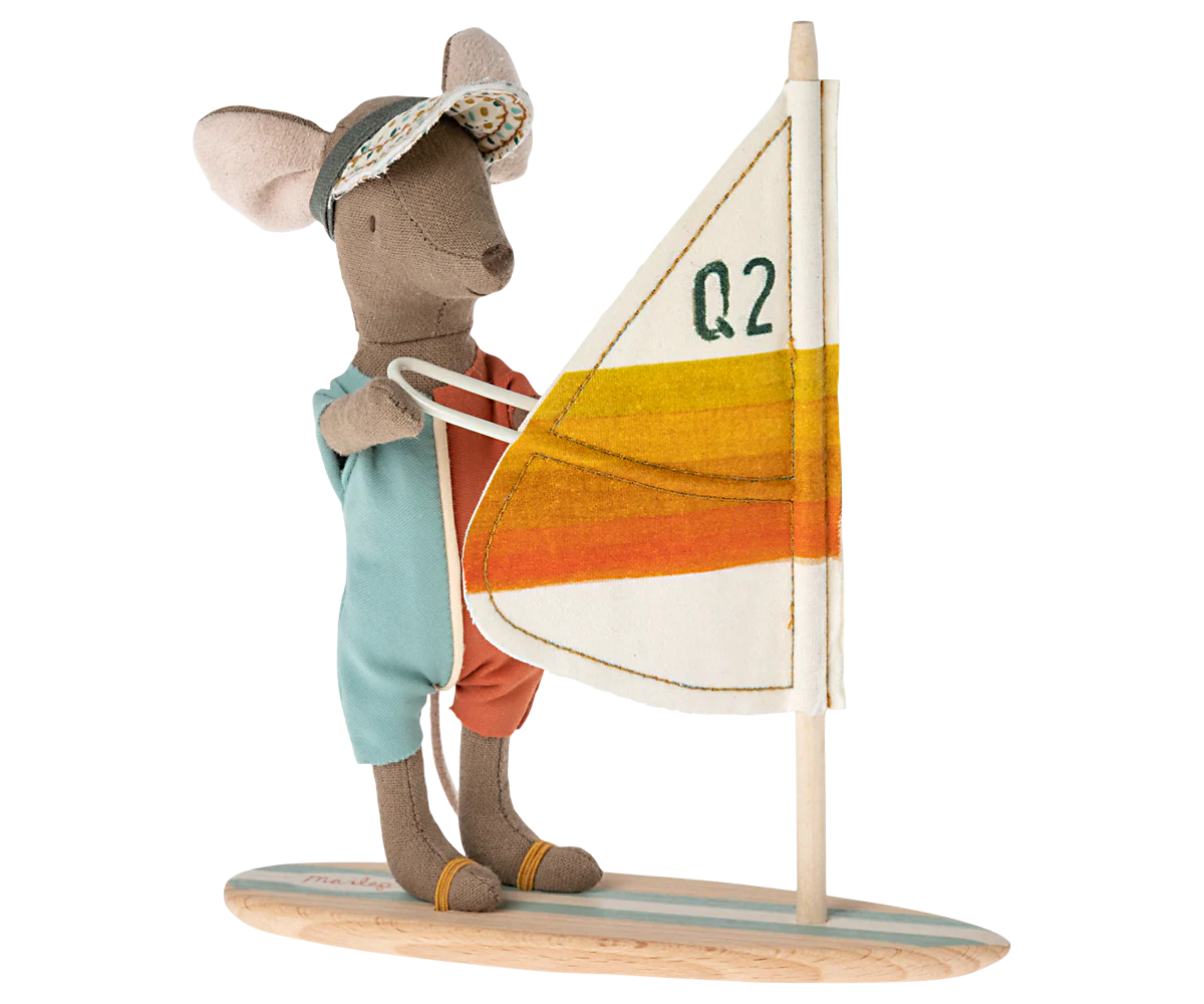 Beach mice, Surfer big brother