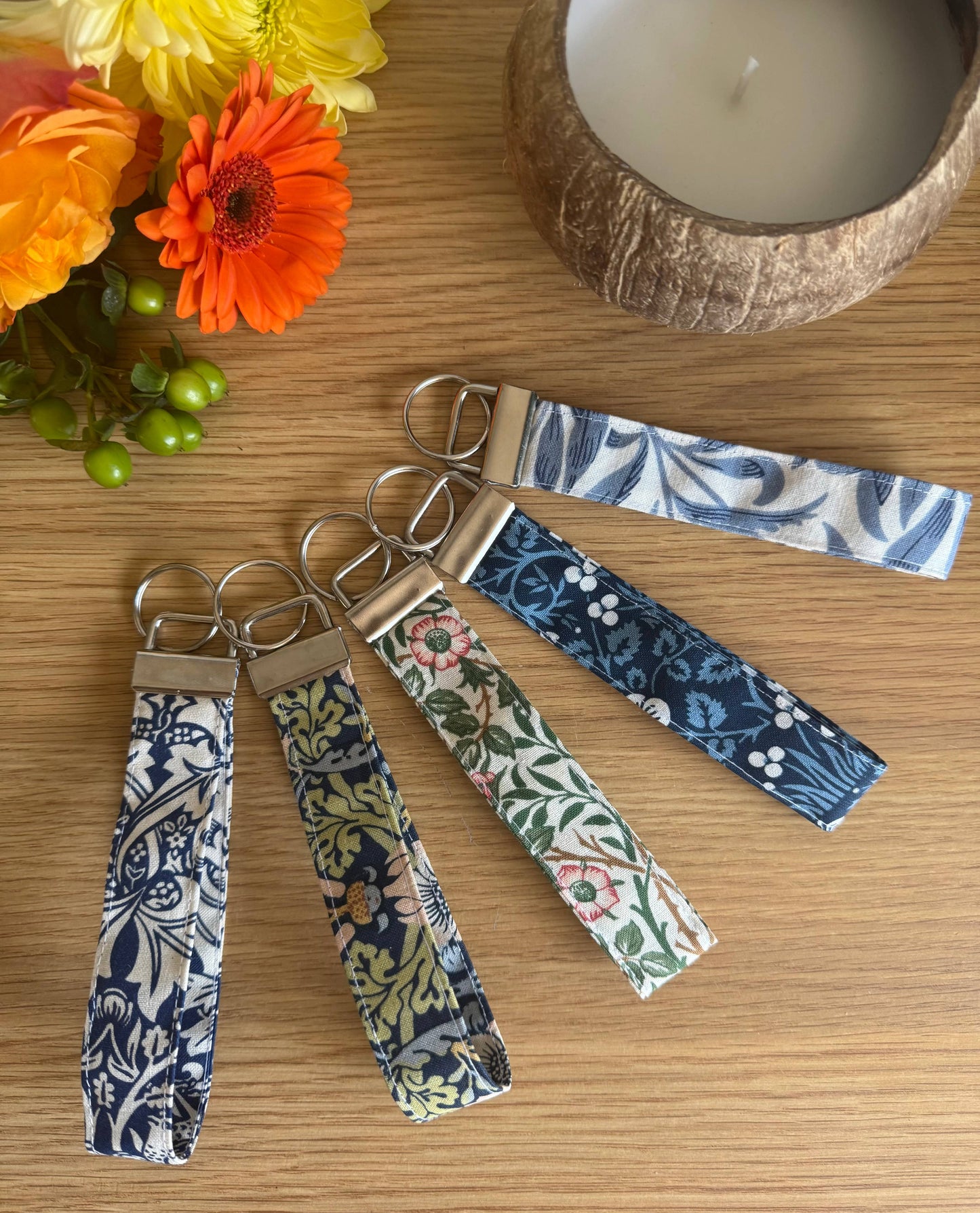 William Morris Wristlet keychain: Strawberry Thief