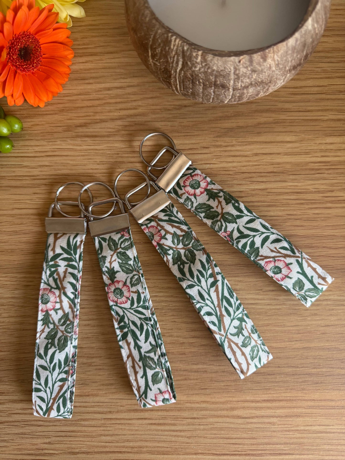 William Morris Wristlet keychain: Strawberry Thief