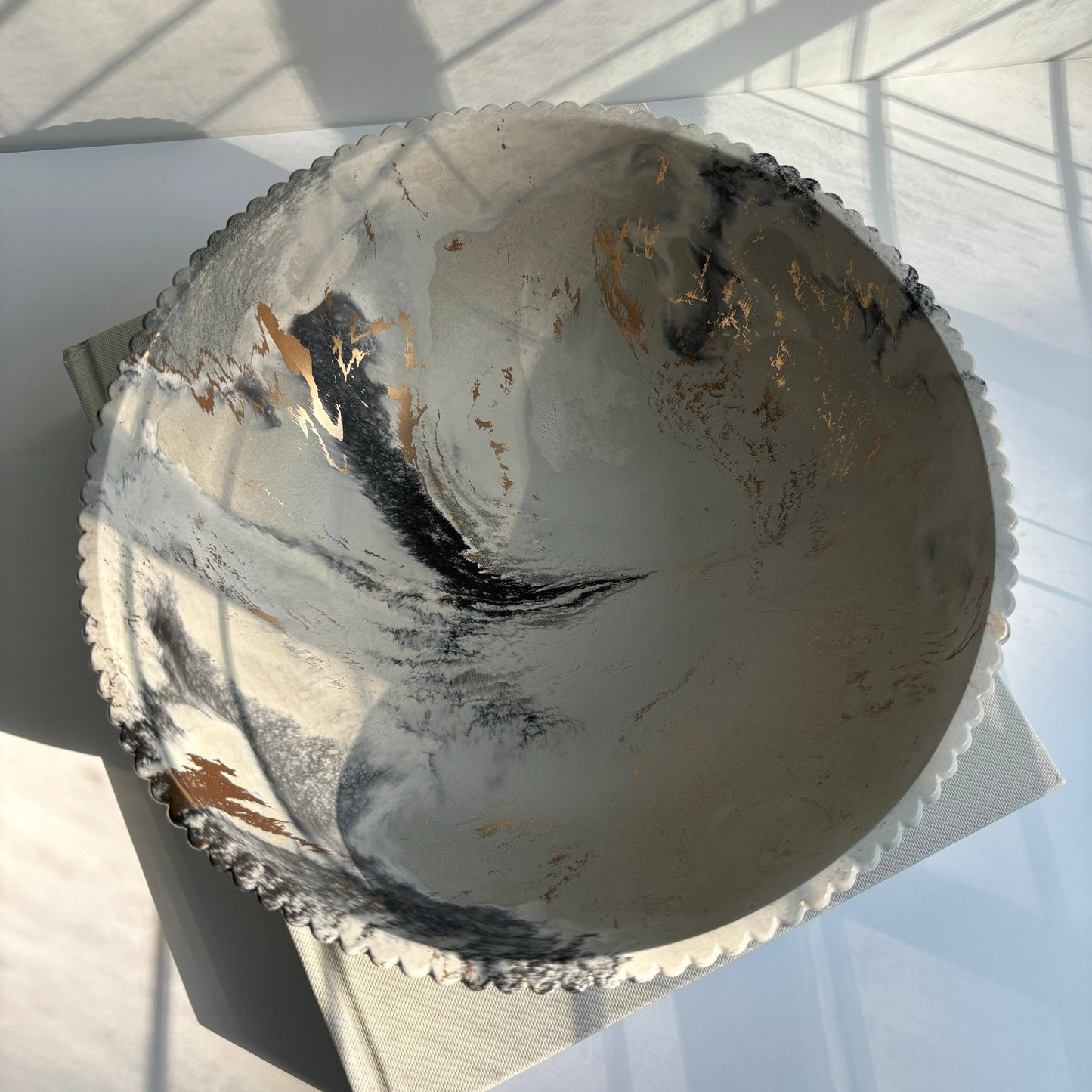 Temis- Fluted Bowl: Black Fusion Marble