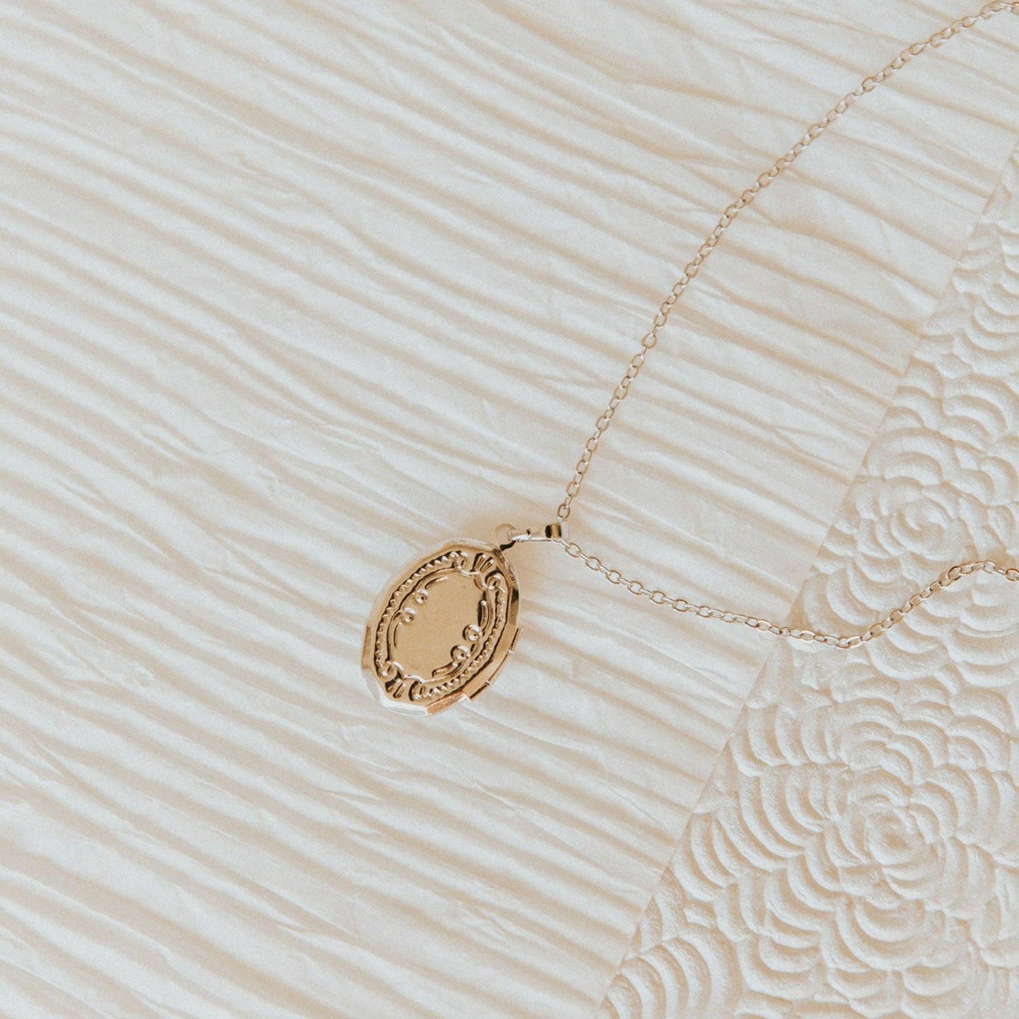 Isabelle Locket Necklace: Gold / 19"