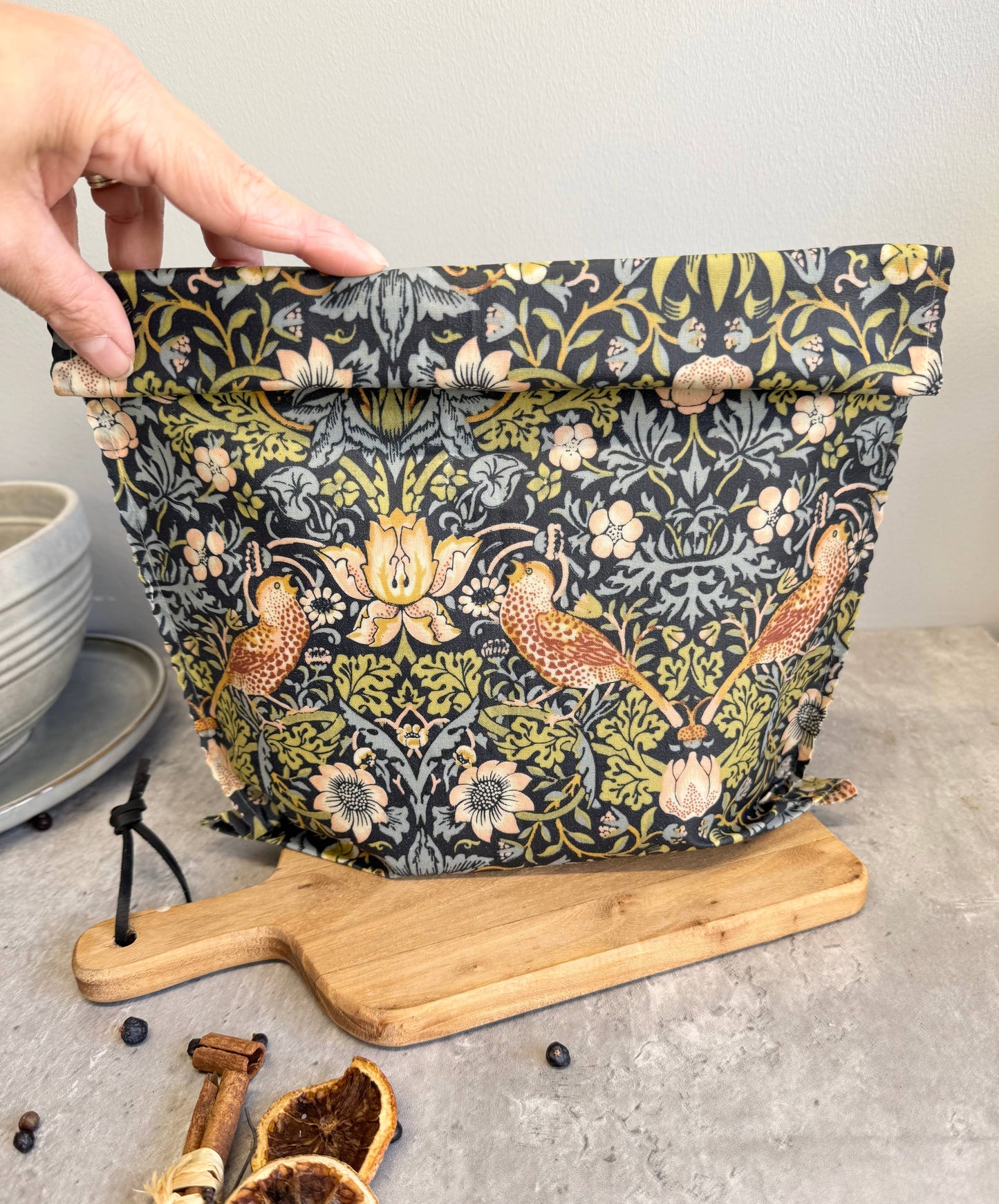 Beeswax Bag William Morris: Strawberry Thief