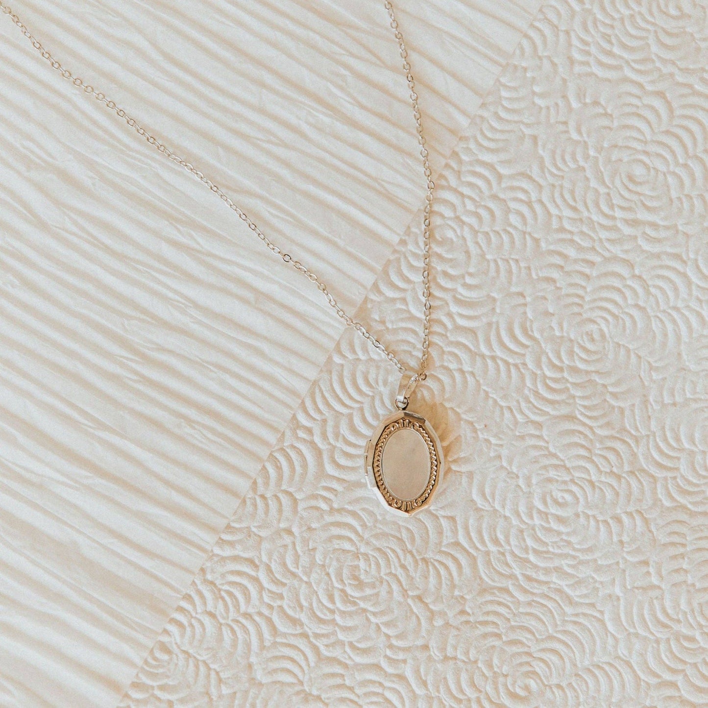 Isabelle Locket Necklace: Gold / 19"