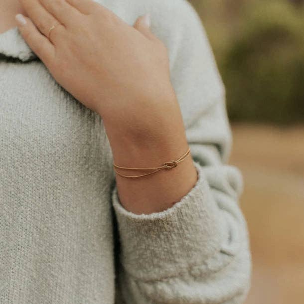 Evelyn Infinity Knot Bracelet: 7"
