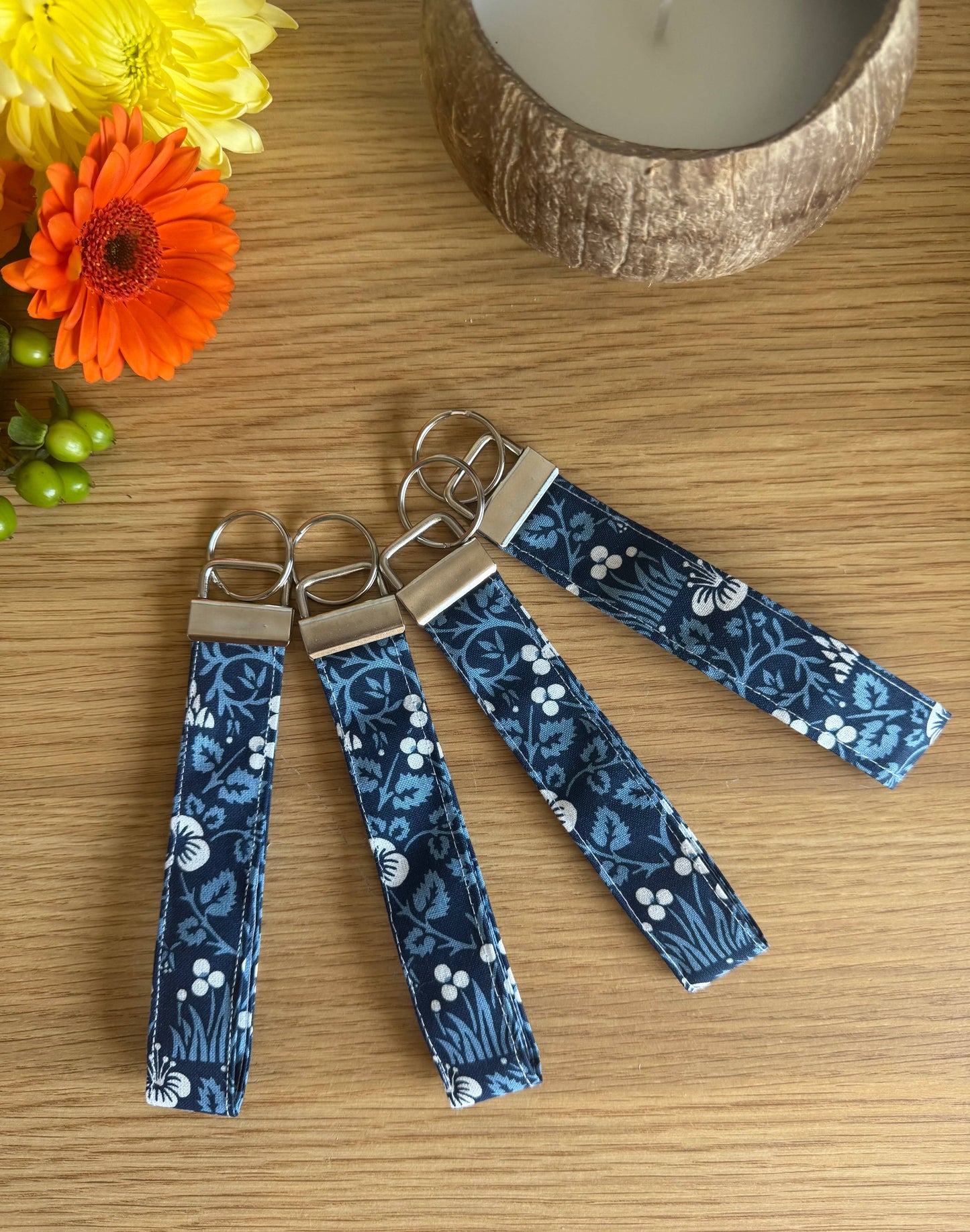 William Morris Wristlet keychain: Strawberry Thief
