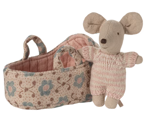 Baby mouse in carry cot - Rose