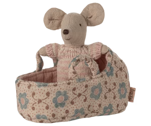 Baby mouse in carry cot - Rose