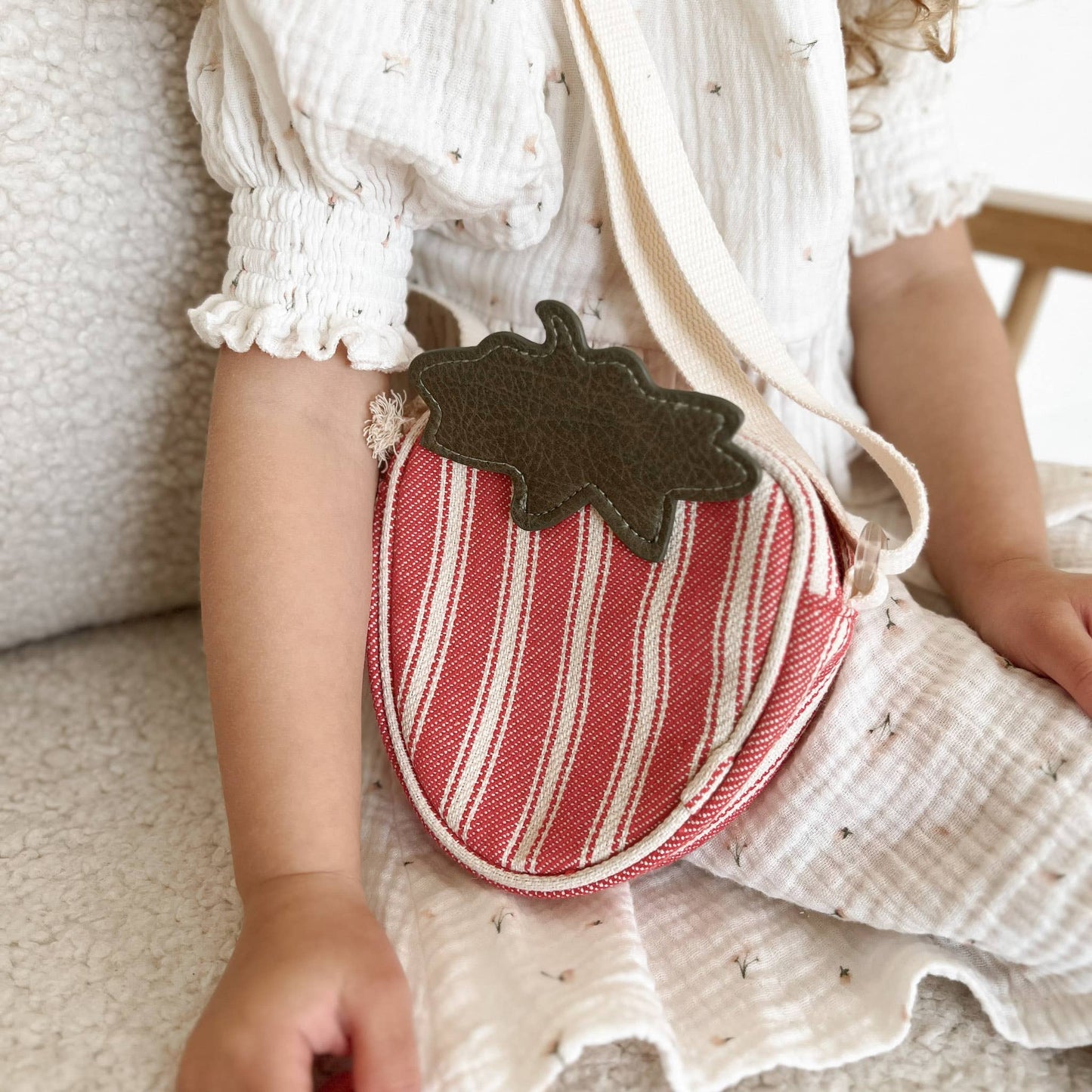 Berry Cute // Sling bag