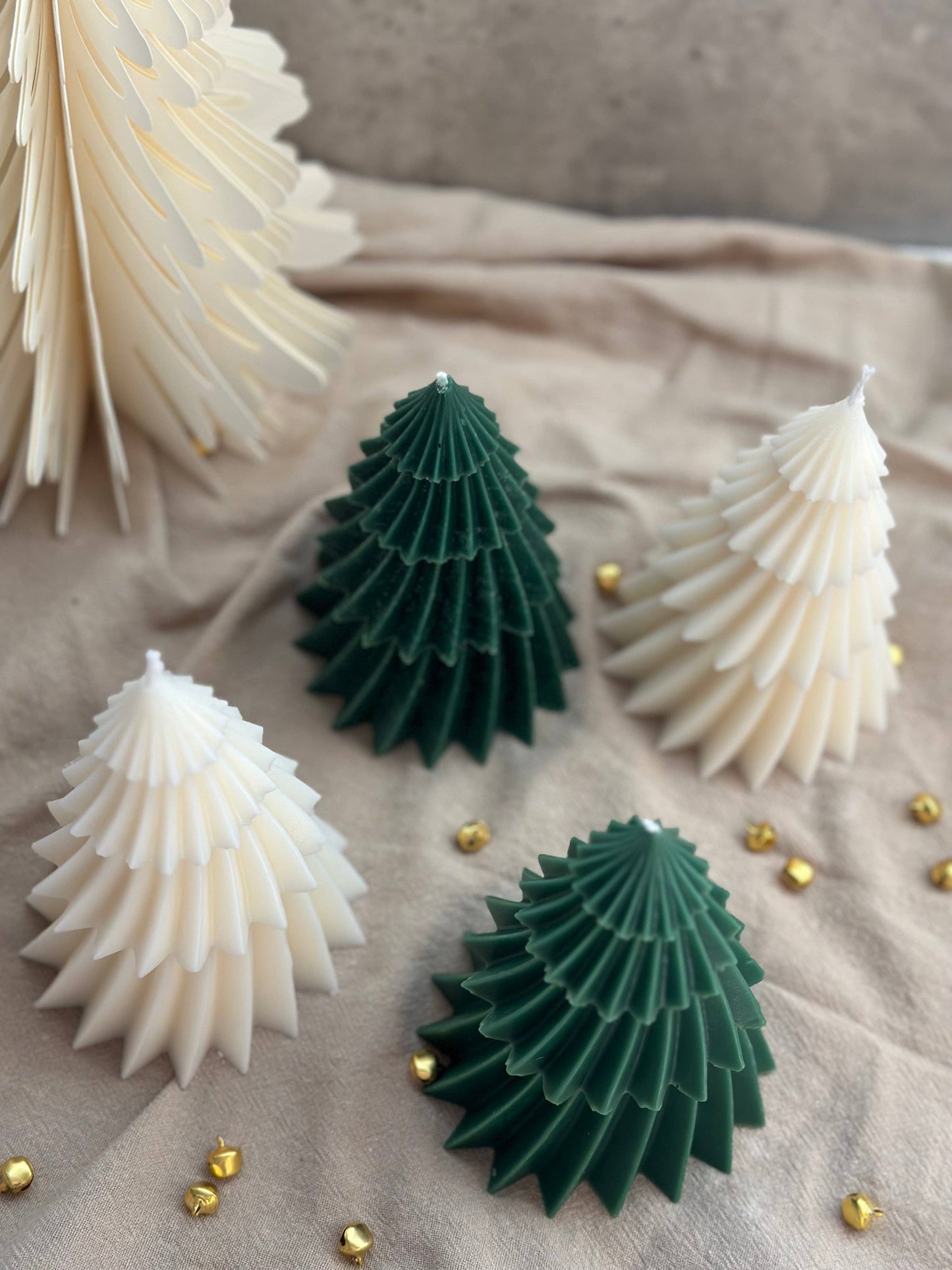 Snow Tree Candle: Hunter Green / Unscented