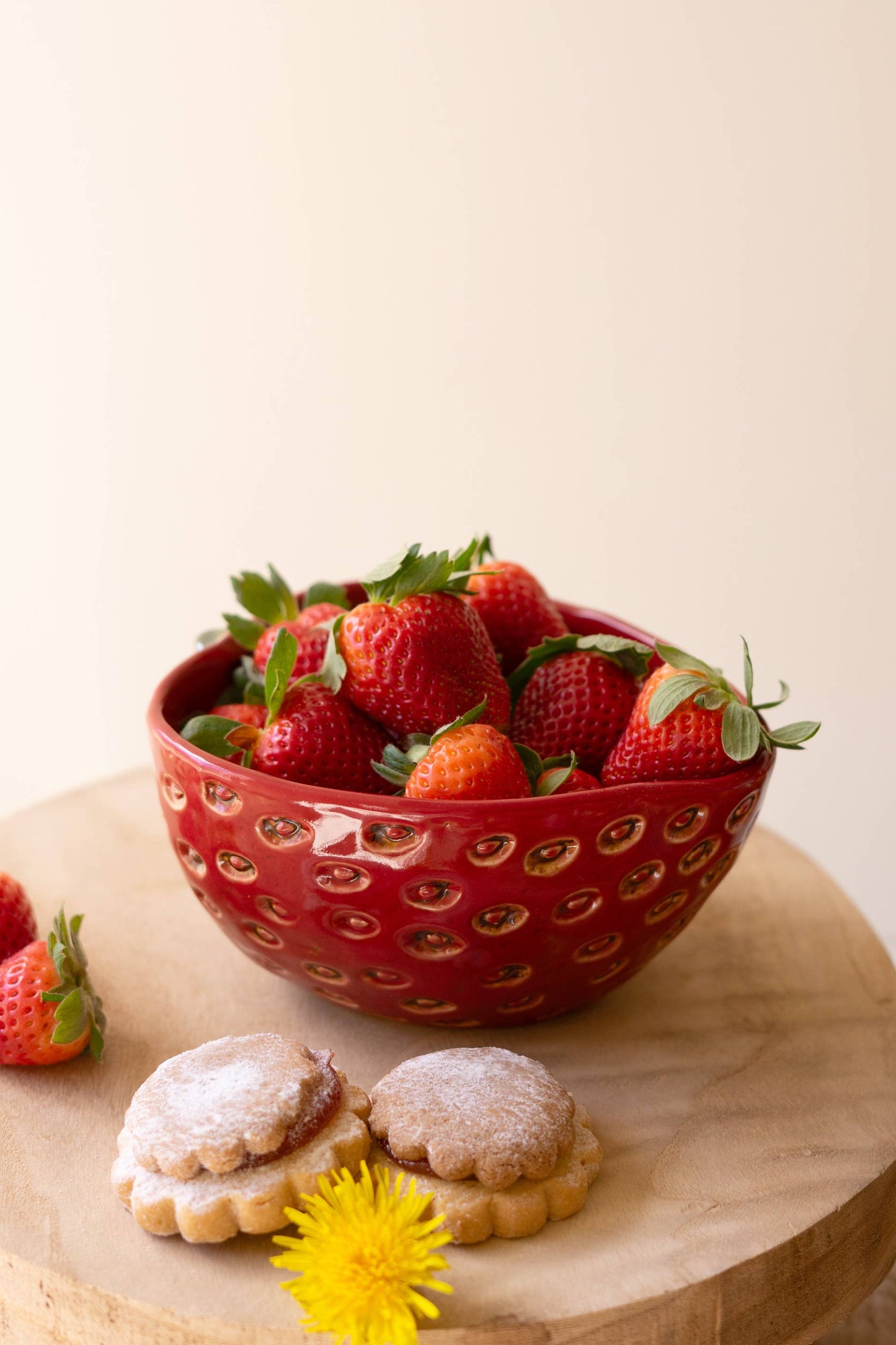 CERAMIC STRAWBERRY BOWL