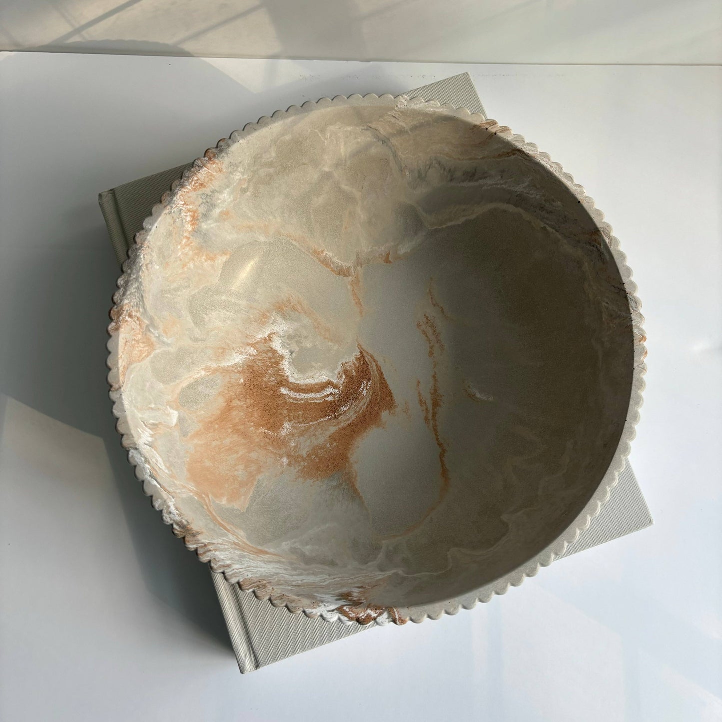 Temis- Fluted Bowl: Beige & White Marble