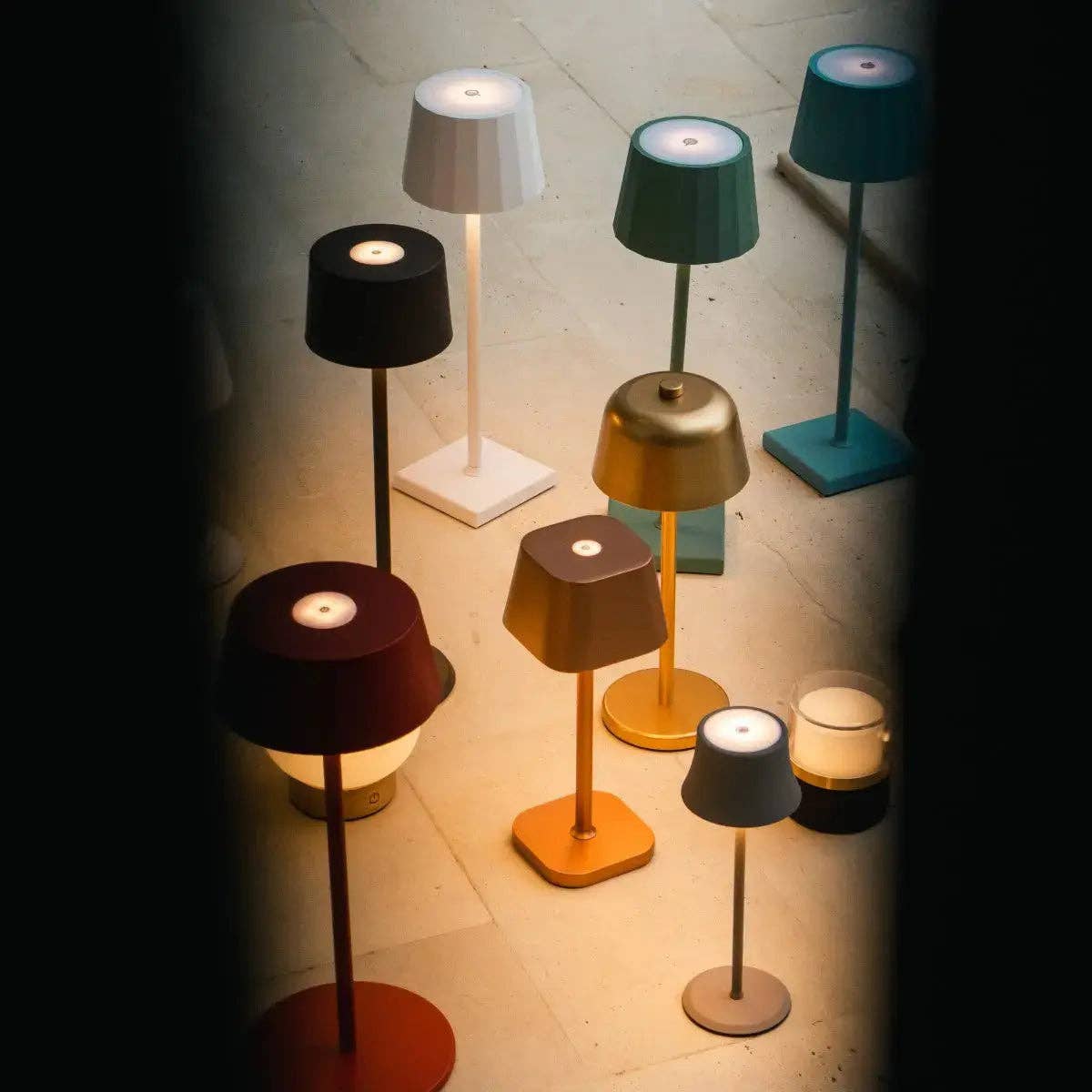 De Pijp Mini Mocha Brown Rechargeable Table Lamp – Wireless Charging, Dimmable Lamp & 3 Light Colors