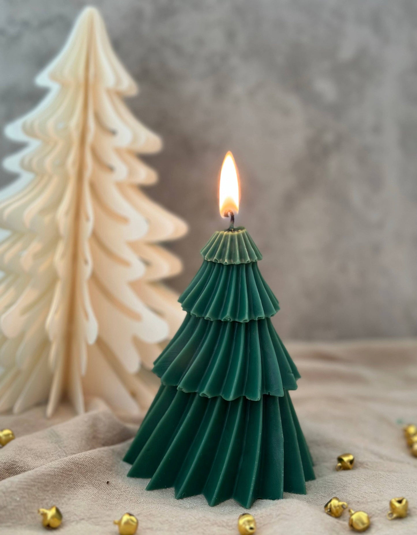 Snow Tree Candle: Hunter Green / Unscented