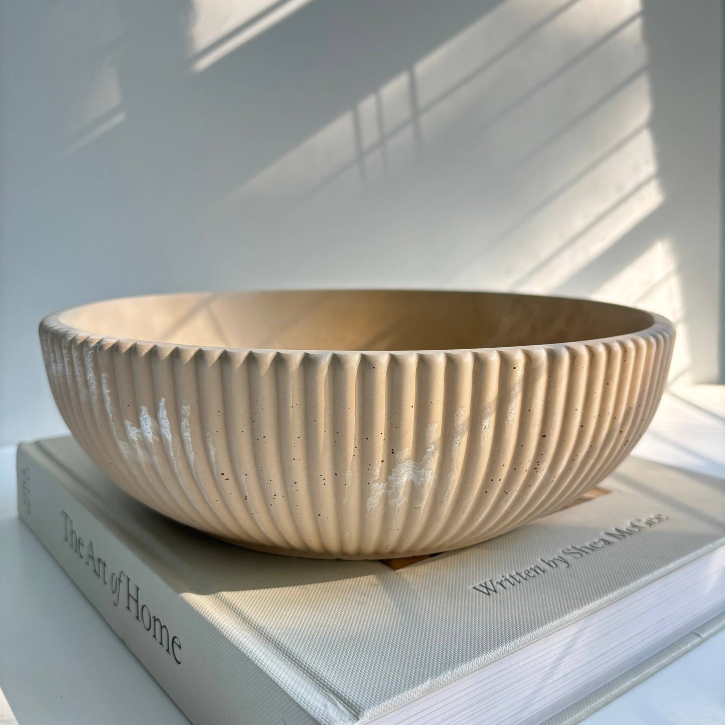 Temis- Fluted Bowl: Beige & White Marble