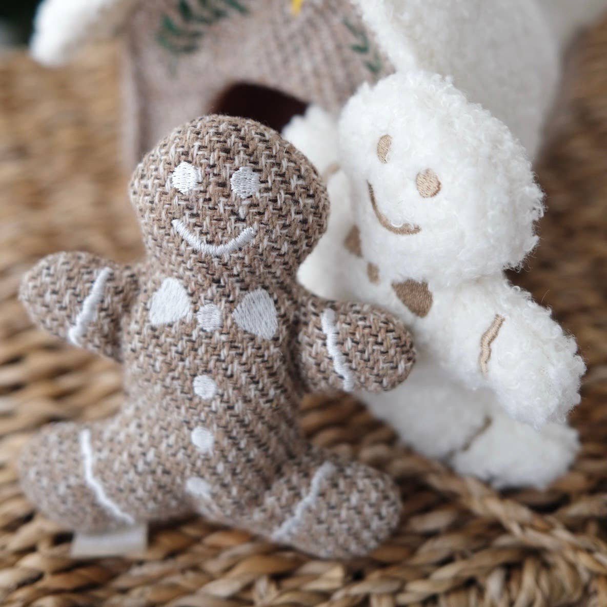 GINGERBREAD HOUSE//ENRICHMENT DOG TOY