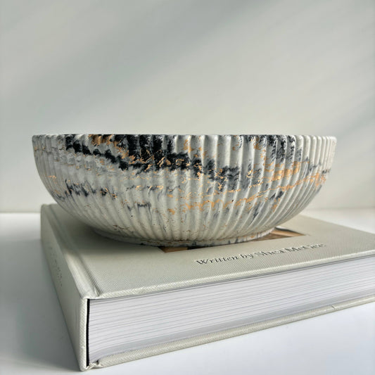 Temis- Fluted Bowl: Black Fusion Marble