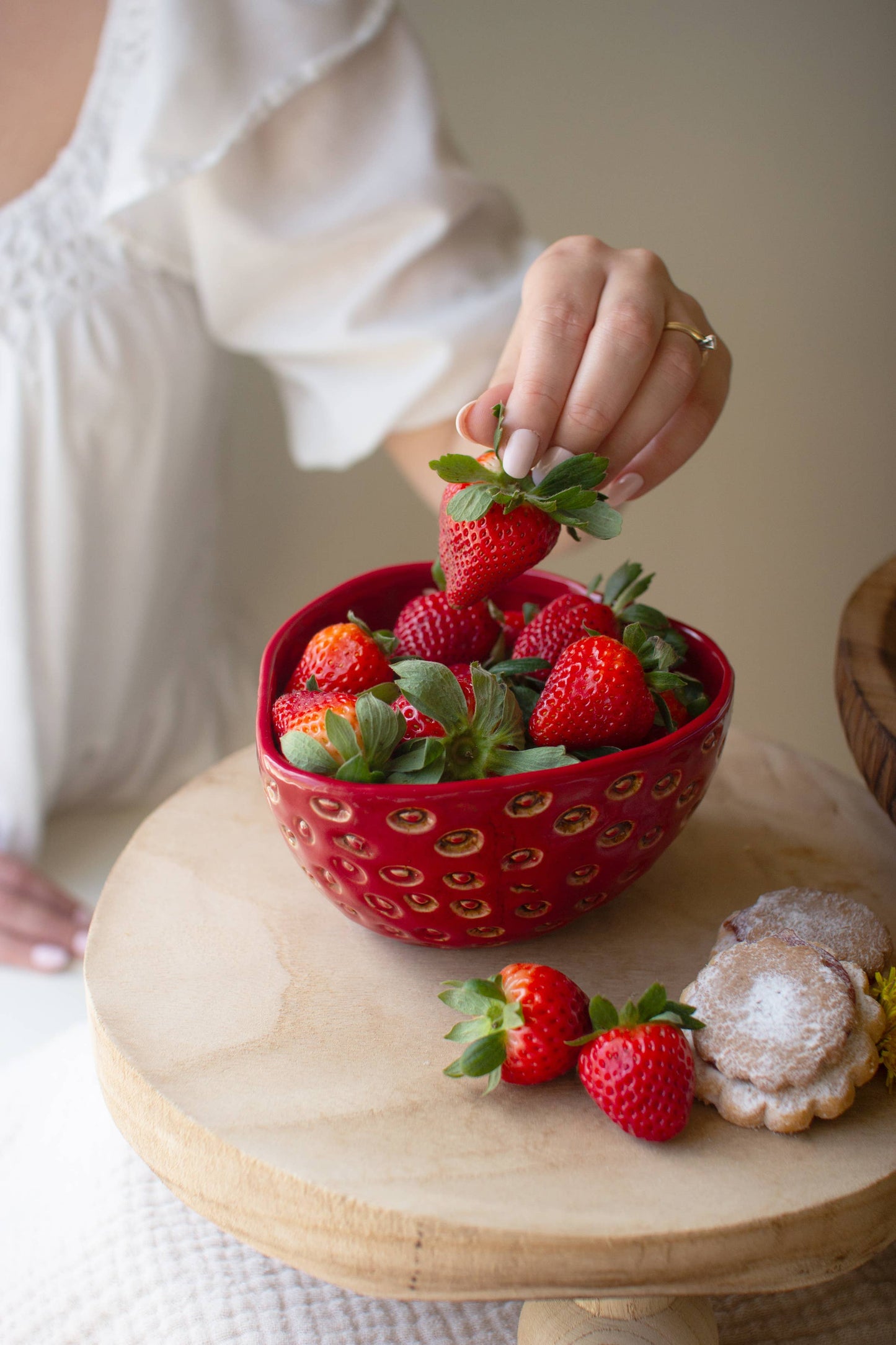 CERAMIC STRAWBERRY BOWL