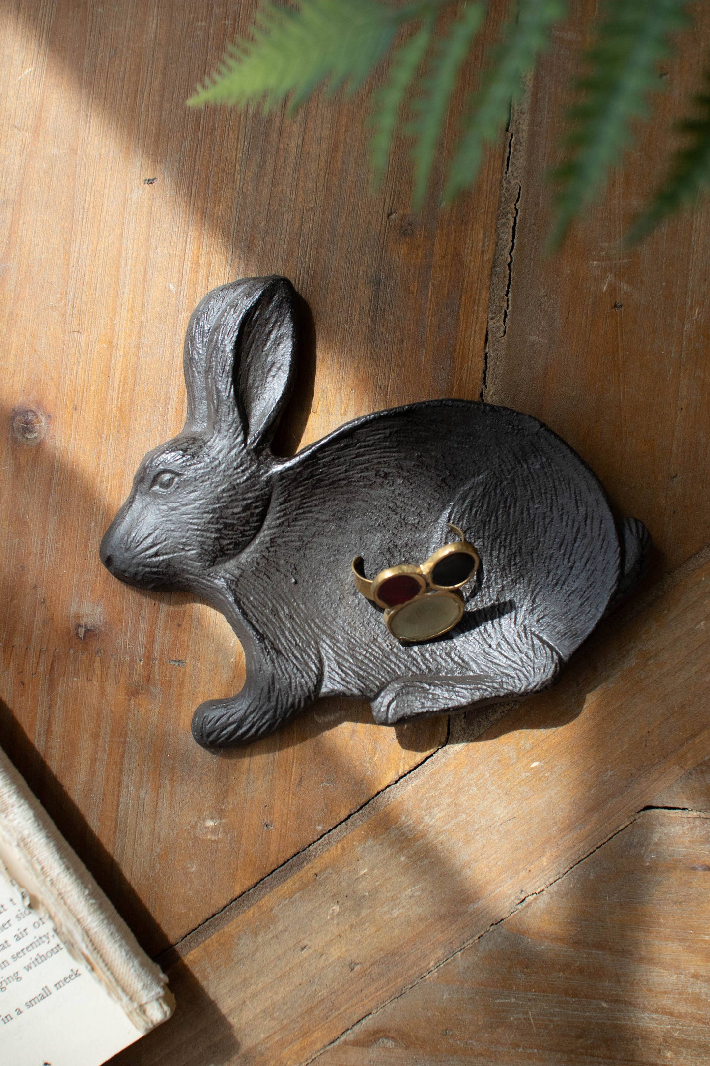 CAST IRON EASTER RABBIT TRINKET TRAY: Brown