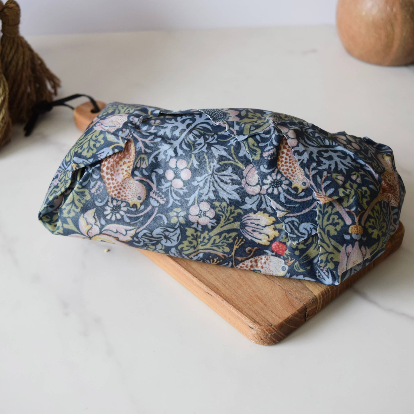 William Morris Large Beeswax wrap singles.: Strawberry Thief