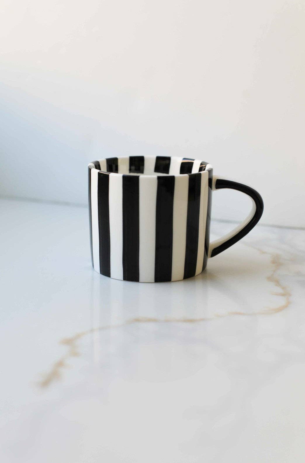 Simple Striped Mug: Black