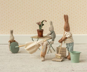 Flower pot with plant, Miniature
