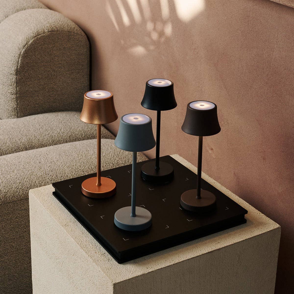 De Pijp Mini Mocha Brown Rechargeable Table Lamp – Wireless Charging, Dimmable Lamp & 3 Light Colors
