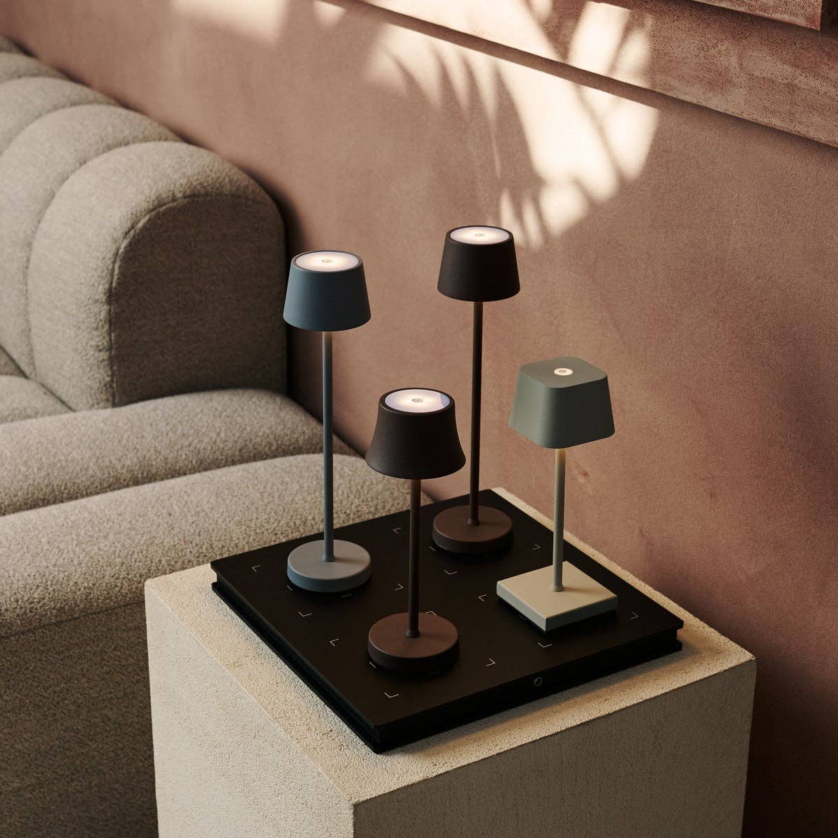 De Pijp Mini Mocha Brown Rechargeable Table Lamp – Wireless Charging, Dimmable Lamp & 3 Light Colors