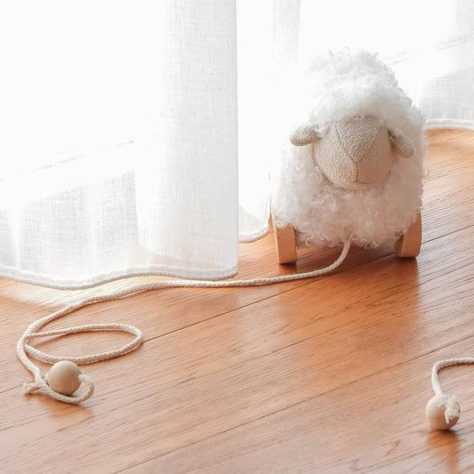 Bella // pull-along sheep - cream