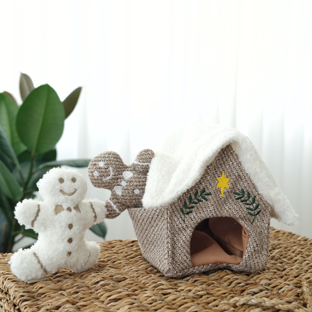GINGERBREAD HOUSE//ENRICHMENT DOG TOY