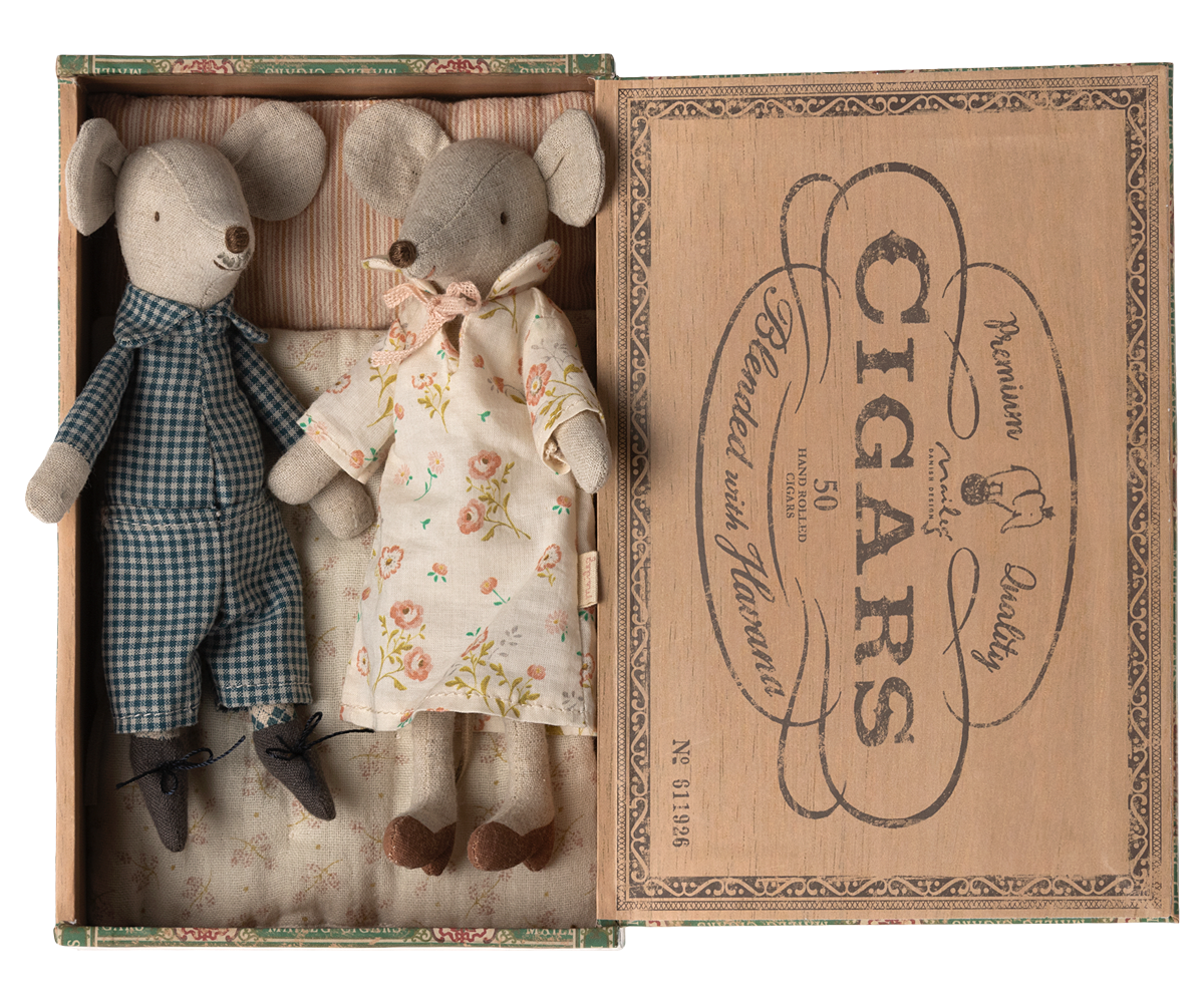 Grandma & Grandpa Mice in Cigar Box