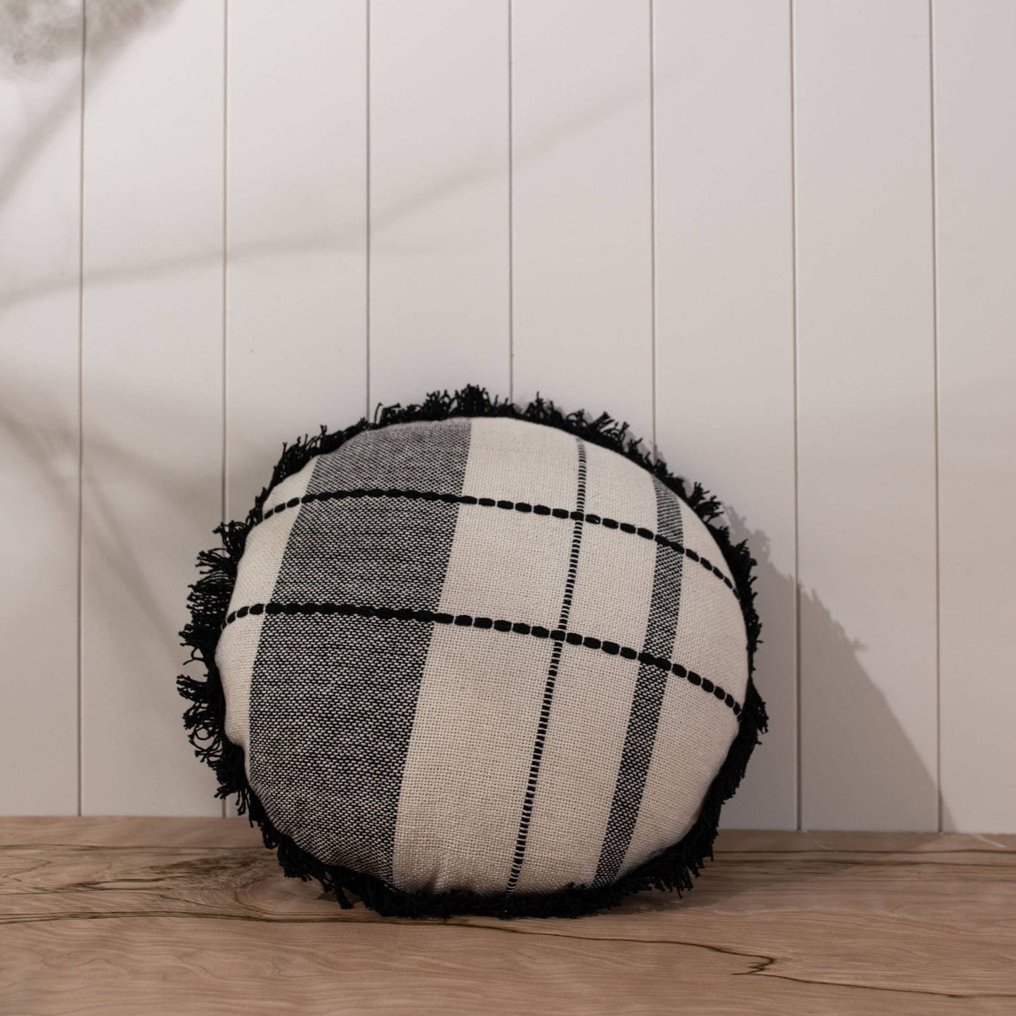 16x16 Round Hand Woven Cash Pillow Black