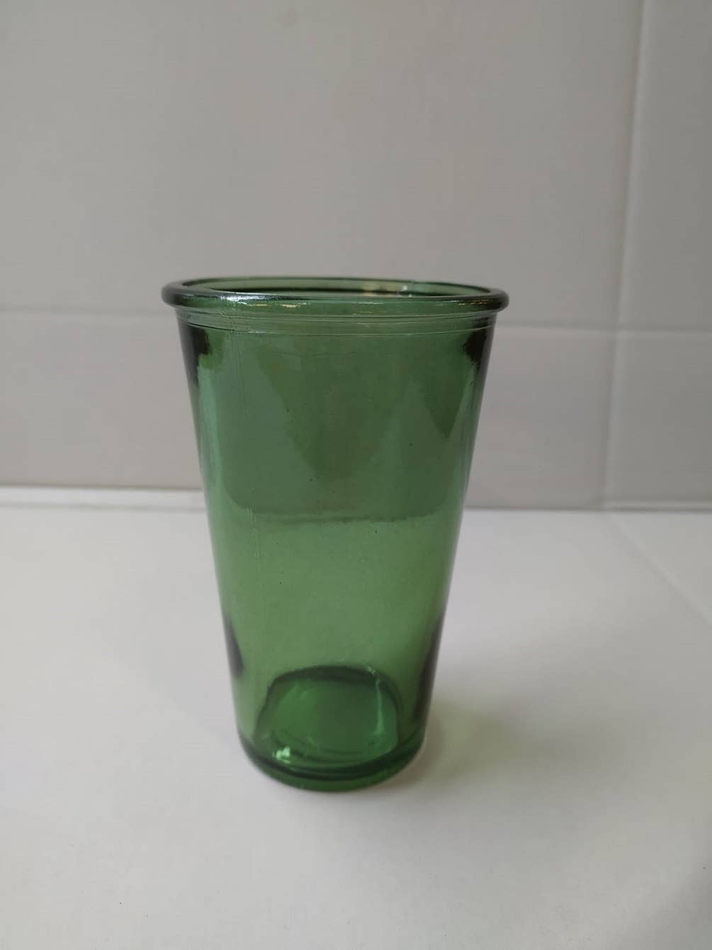 Levin Water Glass Green: RECYCLED GLASS / Green